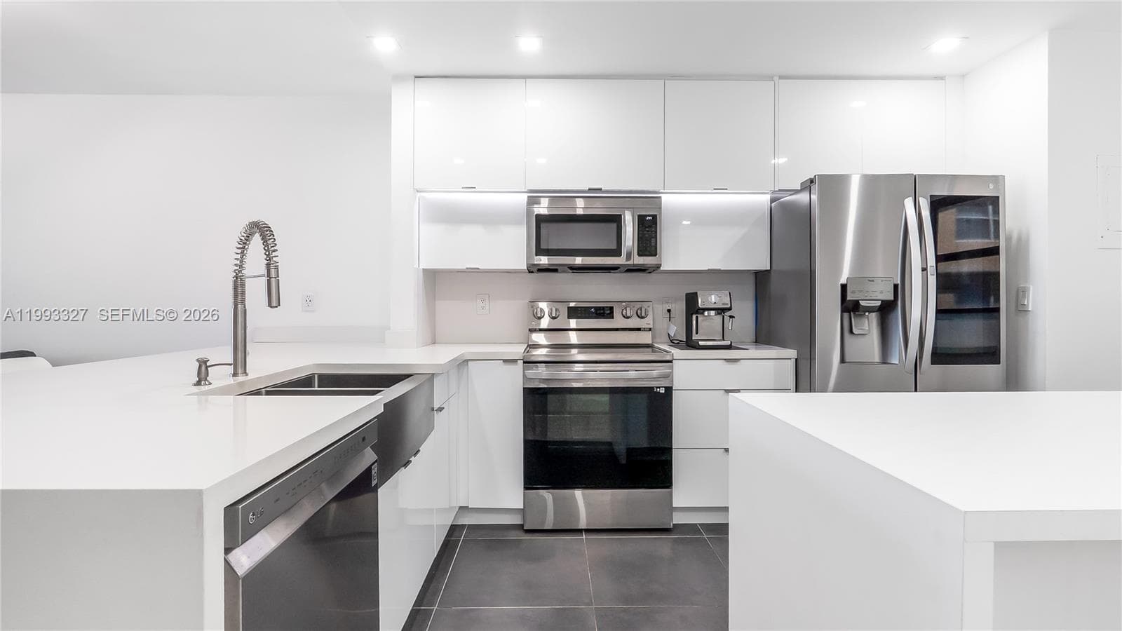 DORSEY ARMS CONDO · #803 in Hallandale Beach - Photo 8