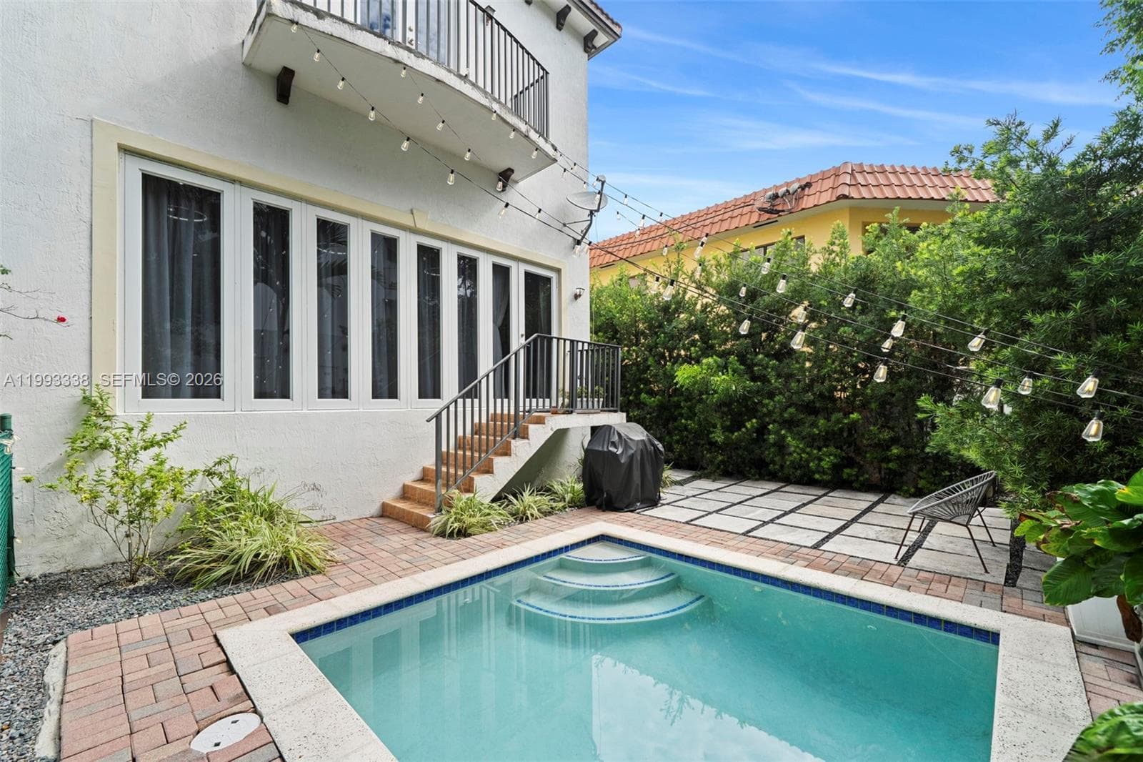 Backyard/w private Pool