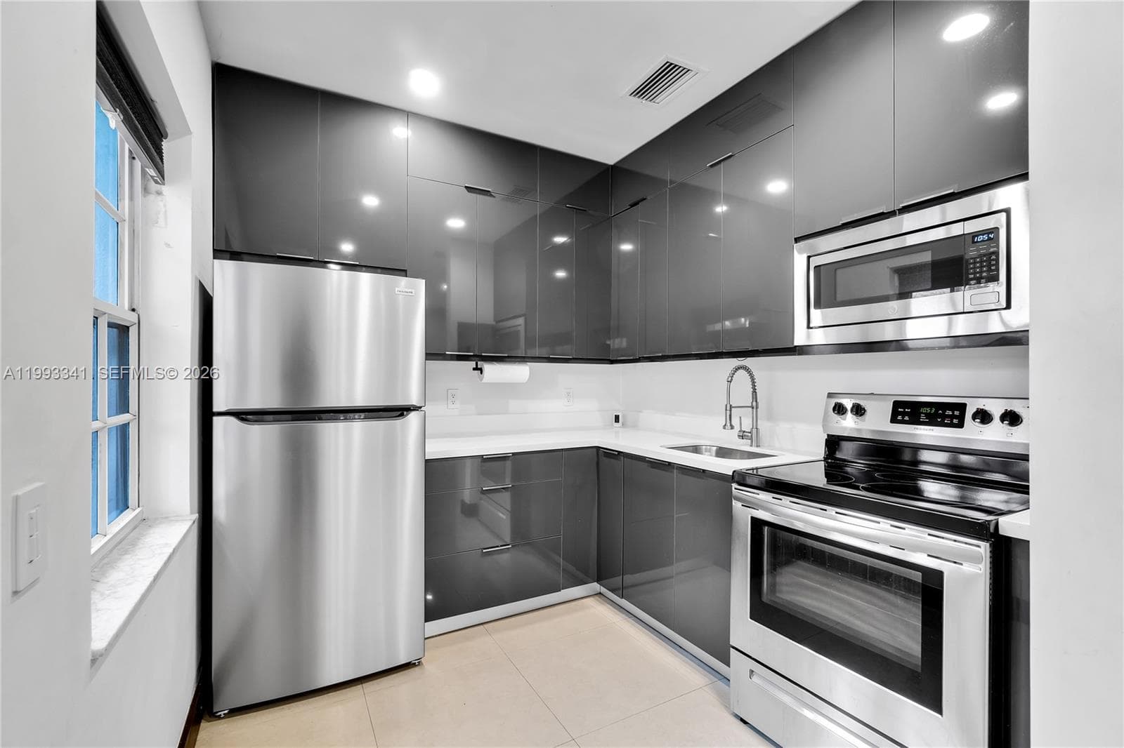 OASIS ON THE BEACH CONDO · #4 in Miami Beach - Photo 5