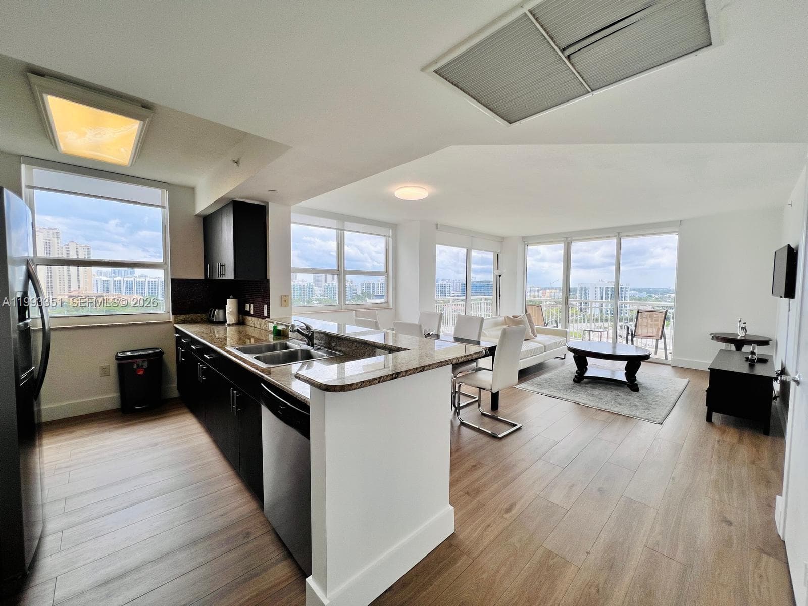 TURNBERRY ON THE GREEN CO · #1408 in Aventura - Photo 12