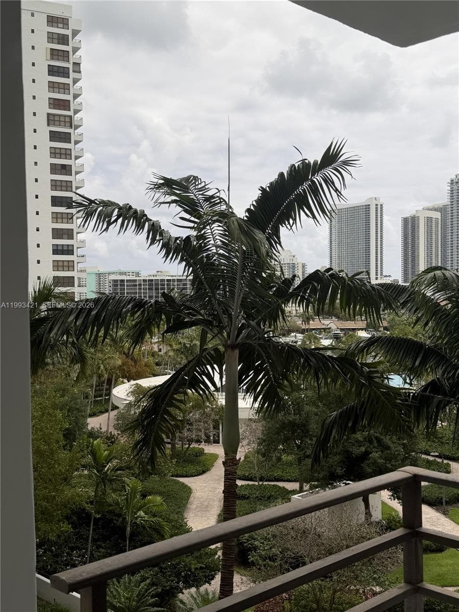 OLYMPUS CONDO 600 TOWER · #517 in Hallandale Beach - Photo 5