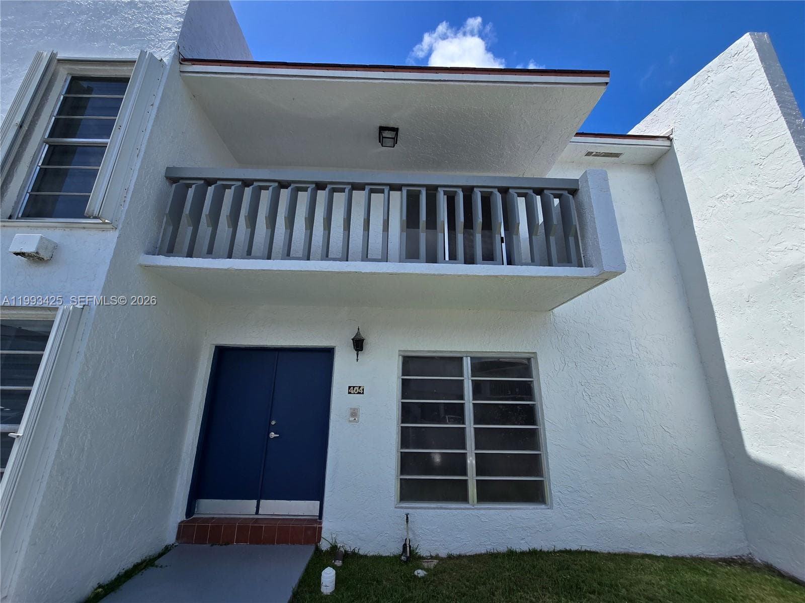 17120 SW 94th Ave #404 photo 1