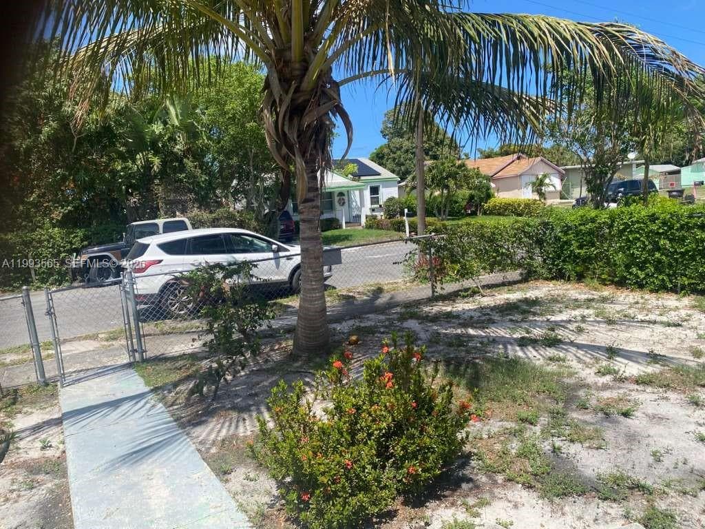 712 57th St photo 34