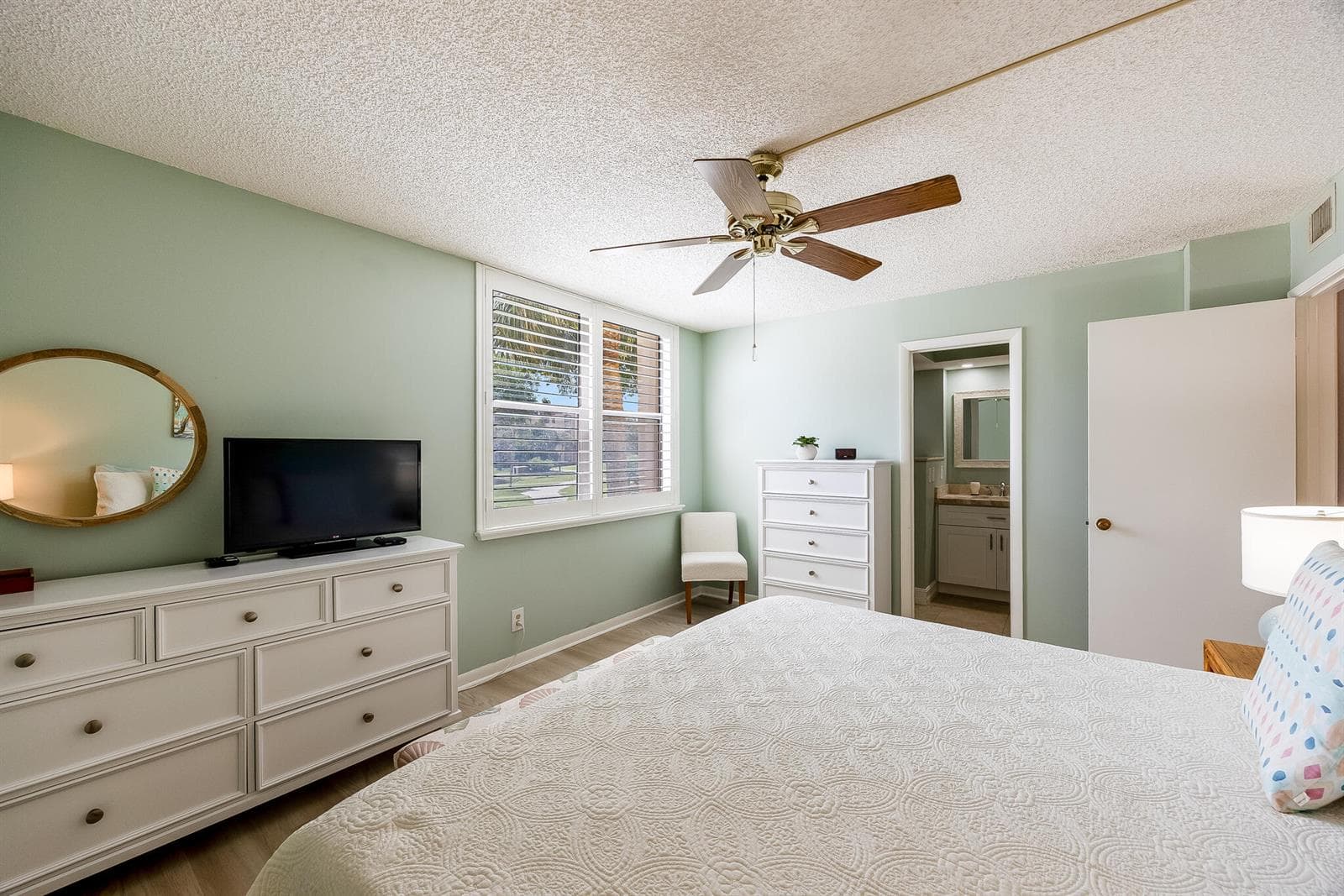 EO2A0748-HDR