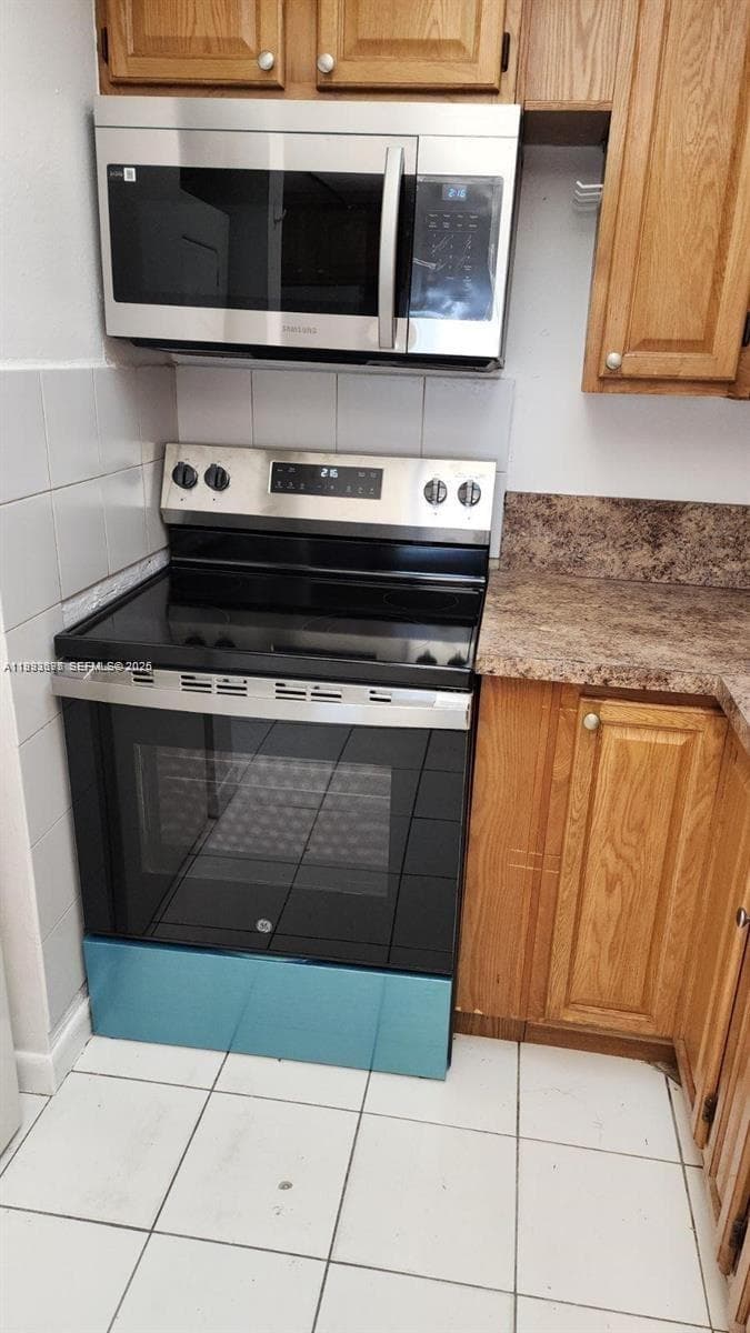 SAMARY LAKES · #2415 in Hialeah Gardens - Photo 3