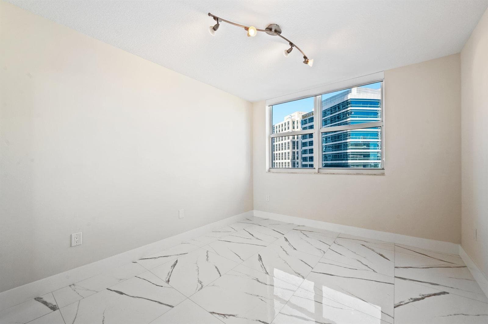 28-web-or-mls-347-n-new-river-dr-e-1509