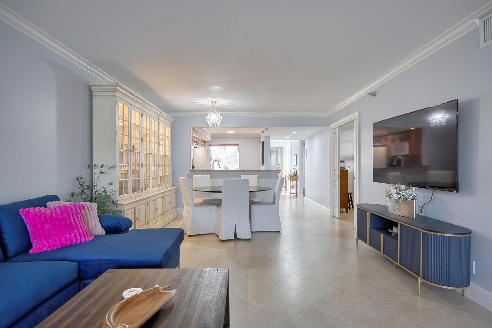Living/Dining Area