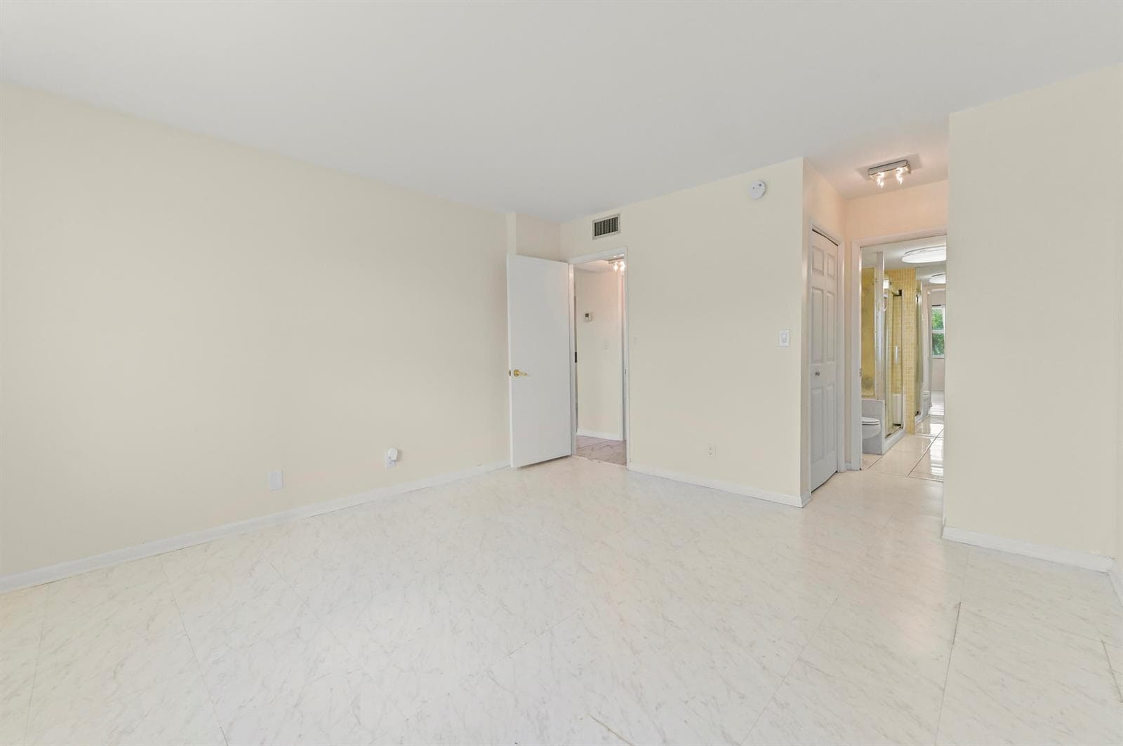 23 Bedroom 06