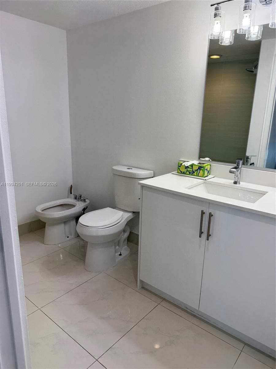 Marina Bay Club · #905 in Sunny Isles Beach - Photo 8