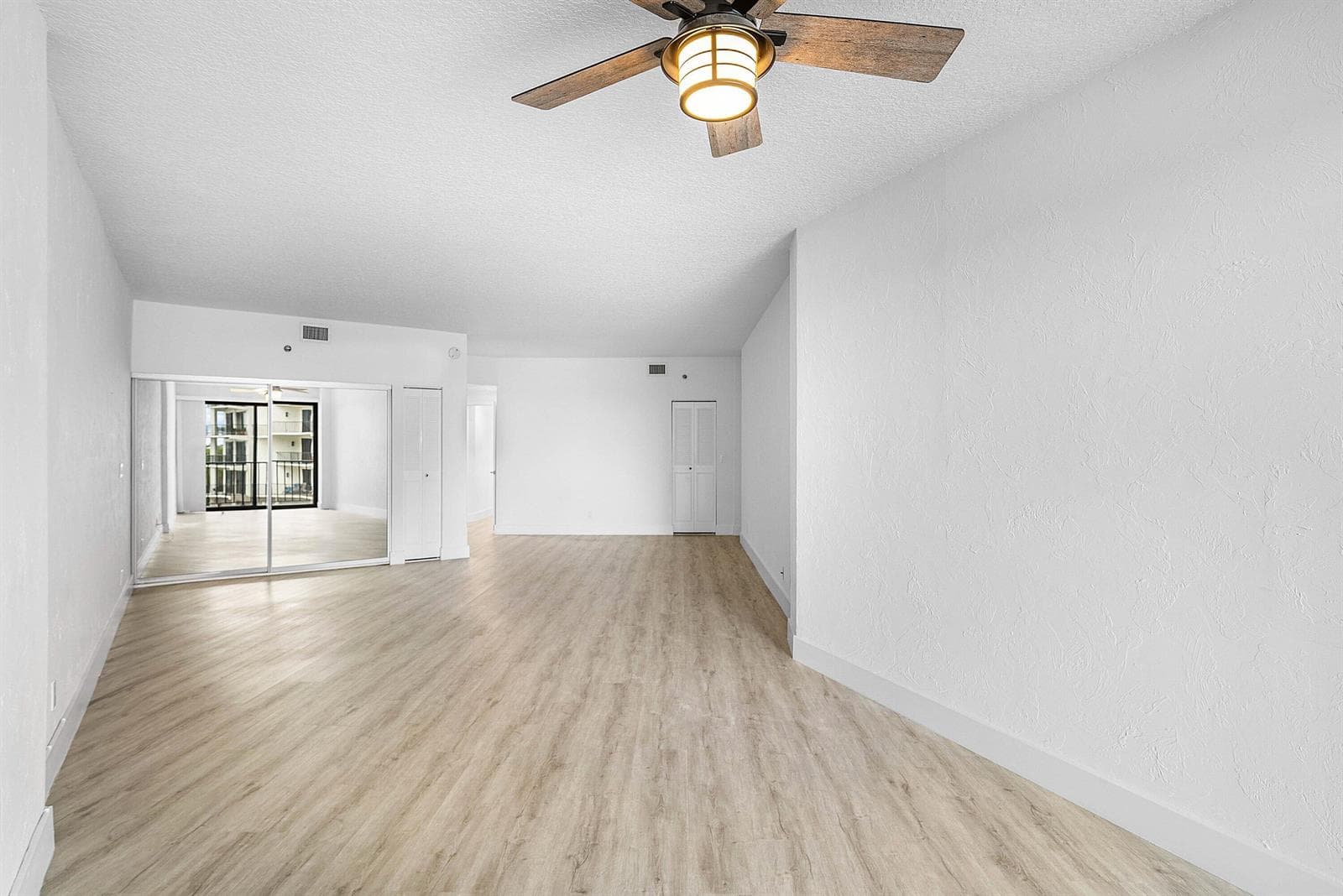 029-1035Southeast6thAvenue-213-DelrayBea