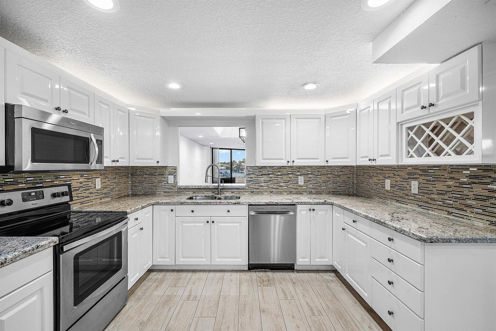 008-1035Southeast6thAvenue-213-DelrayBea