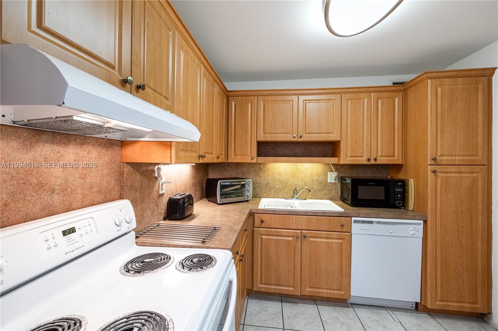 PARKER DORADO CONDO · #718 in Hallandale Beach - Photo 9
