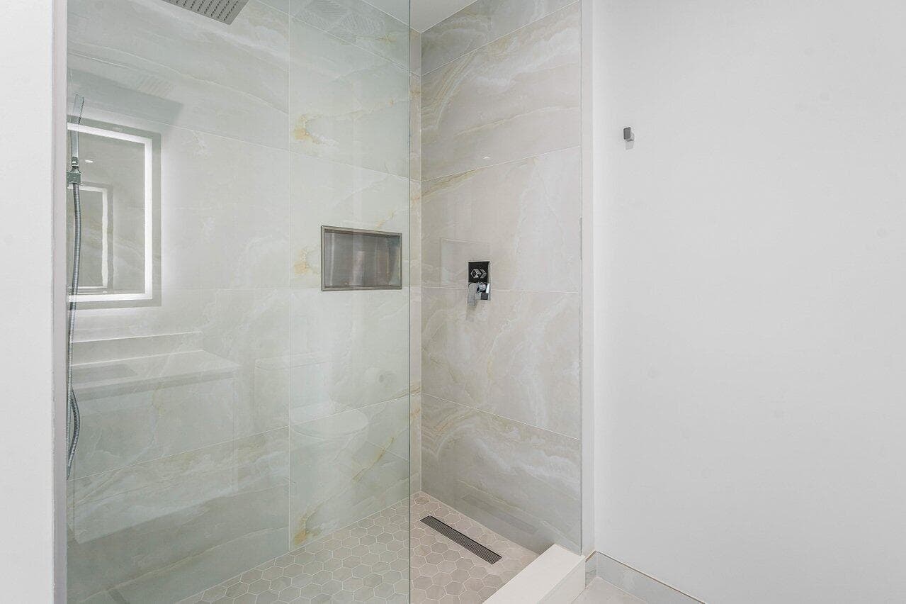 025-220LakeShoreDrive-1415-LakePark-FL-3
