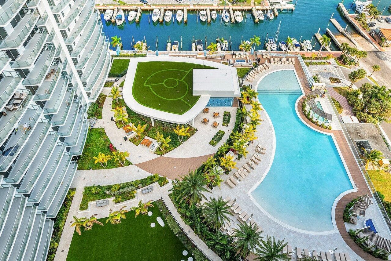 067-220LakeShoreDrive-1415-LakePark-FL-3