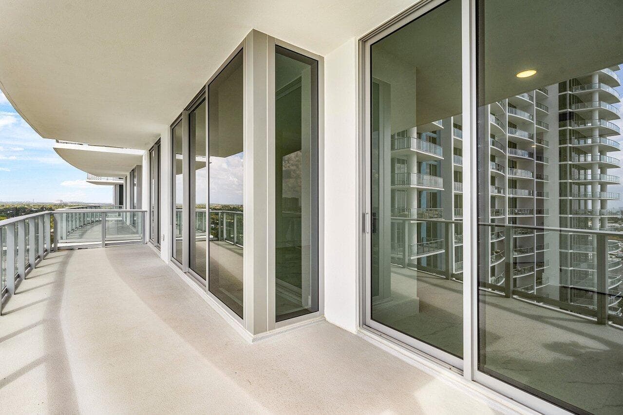 032-220LakeShoreDrive-1415-LakePark-FL-3