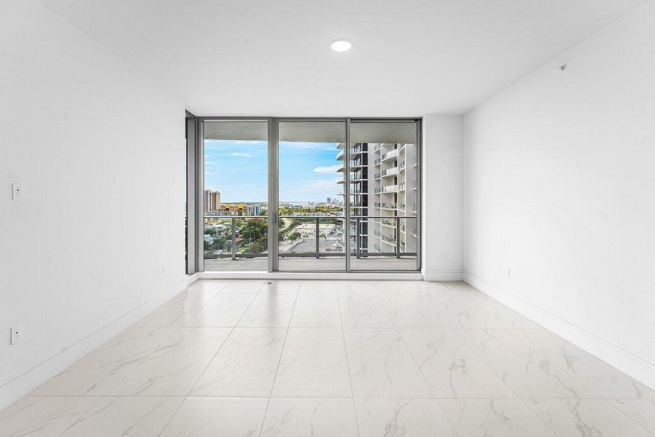 008-220LakeShoreDrive-1415-LakePark-FL-3