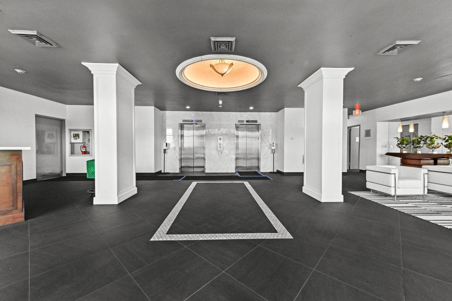 LINCOLN LOBBY