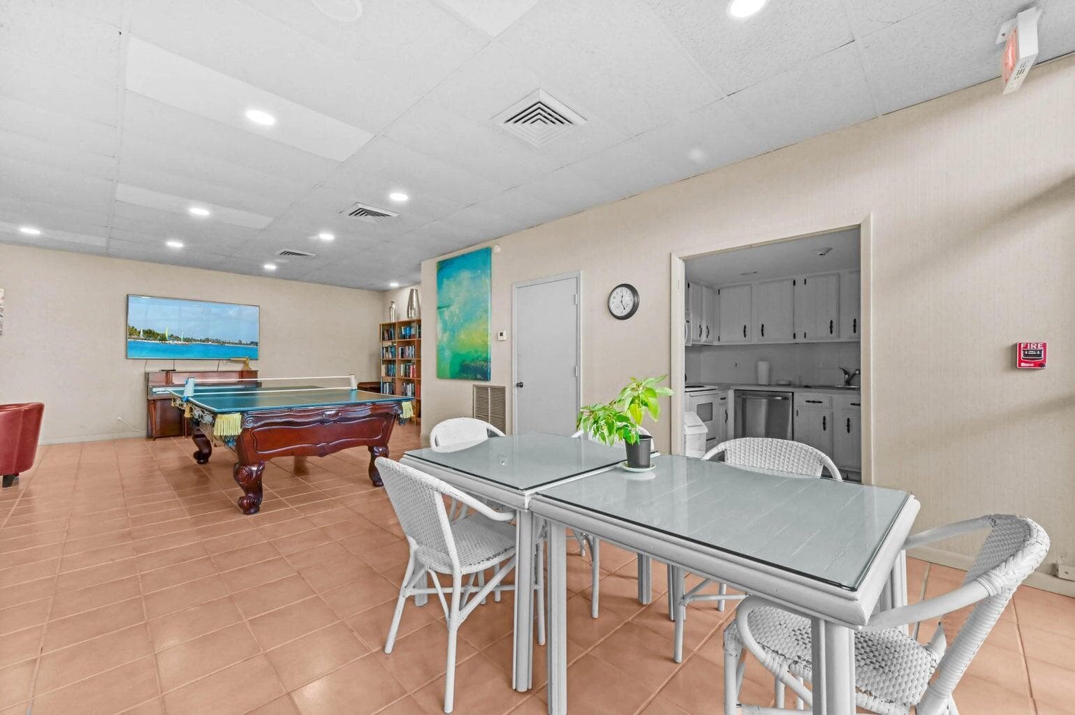 CLUBROOM