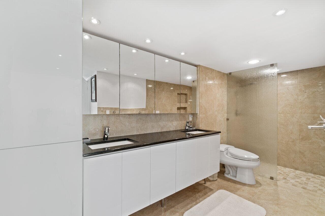 PRINCIPAL BATHROOM