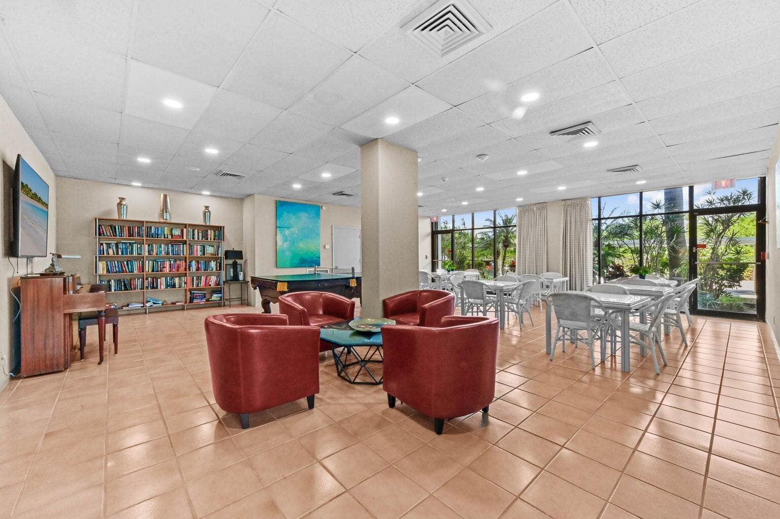 CLUBROOM