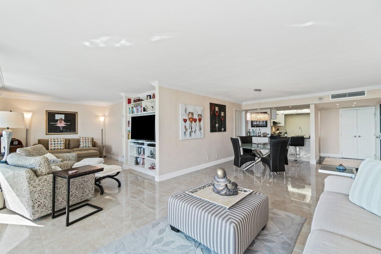 LIVING/DEN/DINING