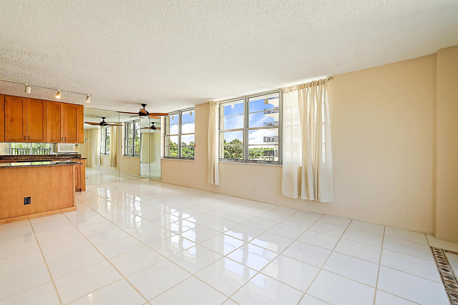 2121 N Ocean Blvd 302 W-4