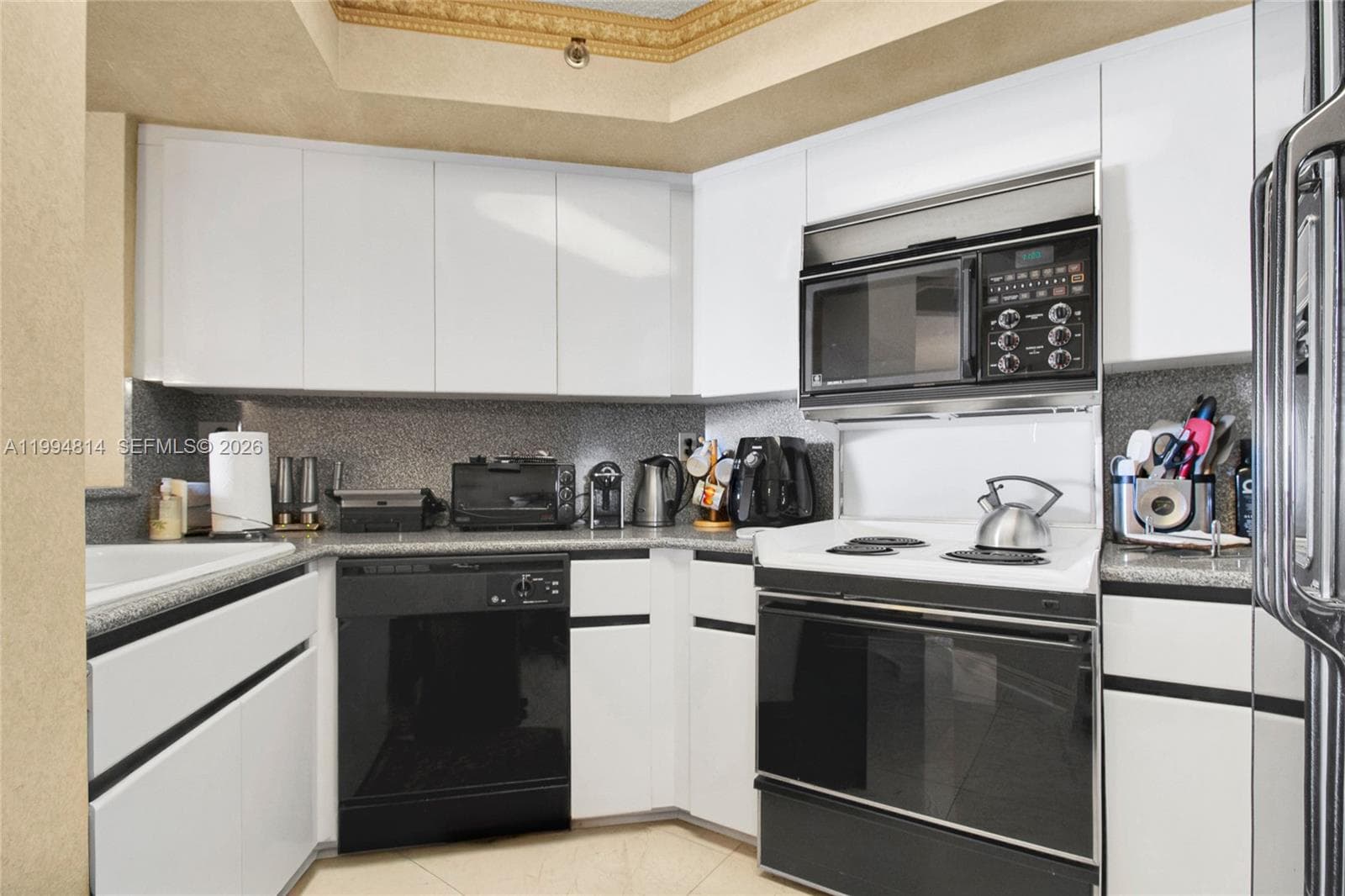 THE STERLING CONDO · #504 in Miami Beach - Photo 16