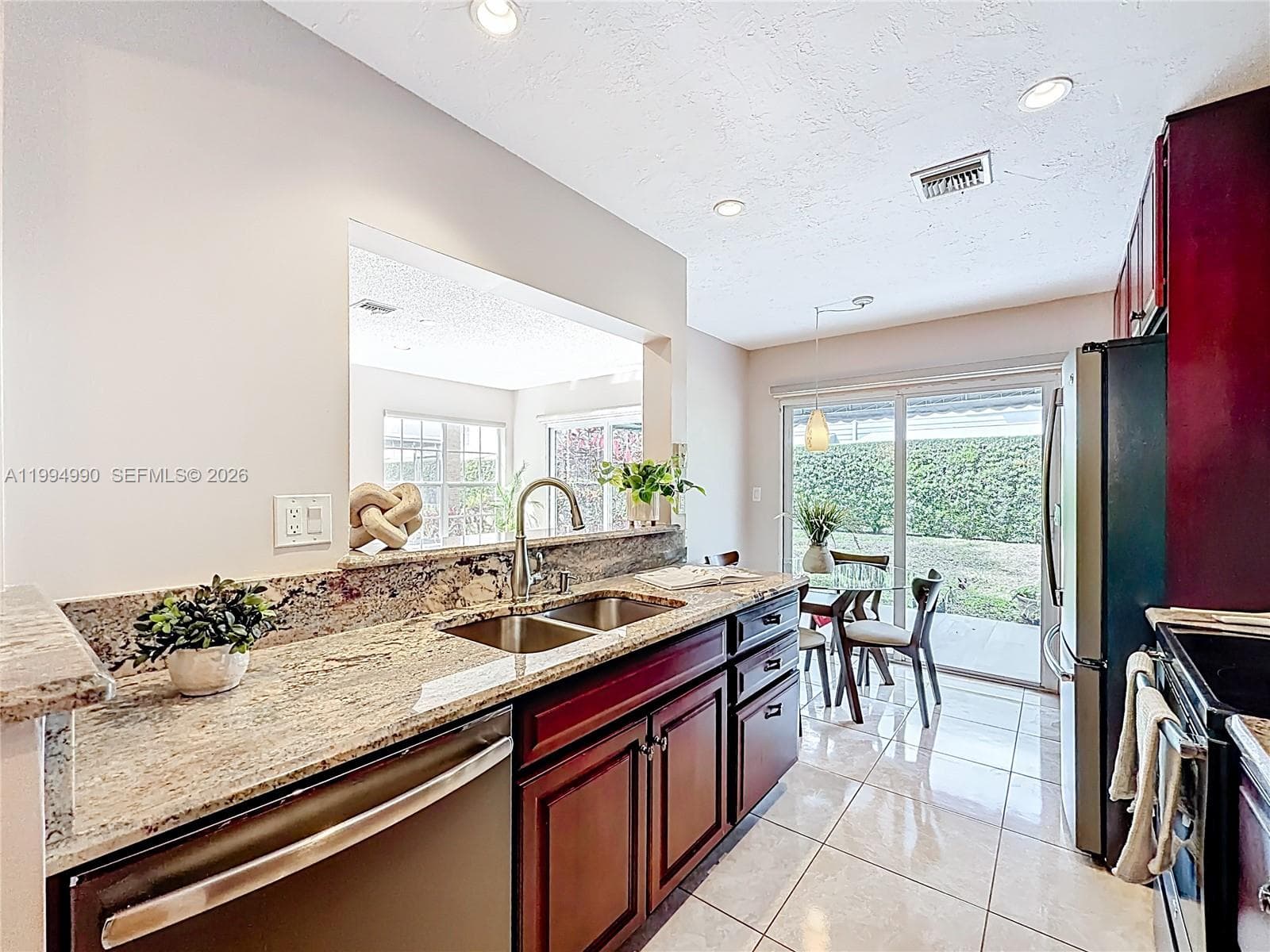 5043 Pointe Emerald Ln photo 17