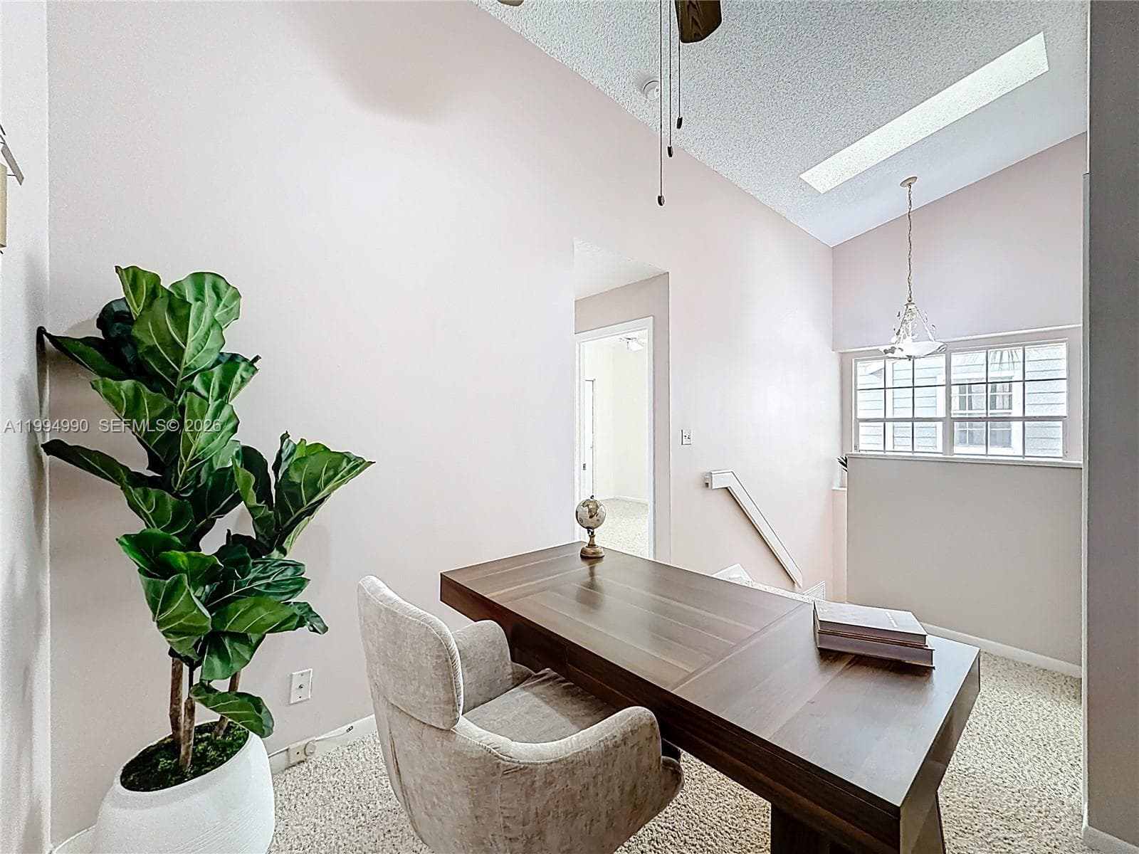 2nd Floor loft/office