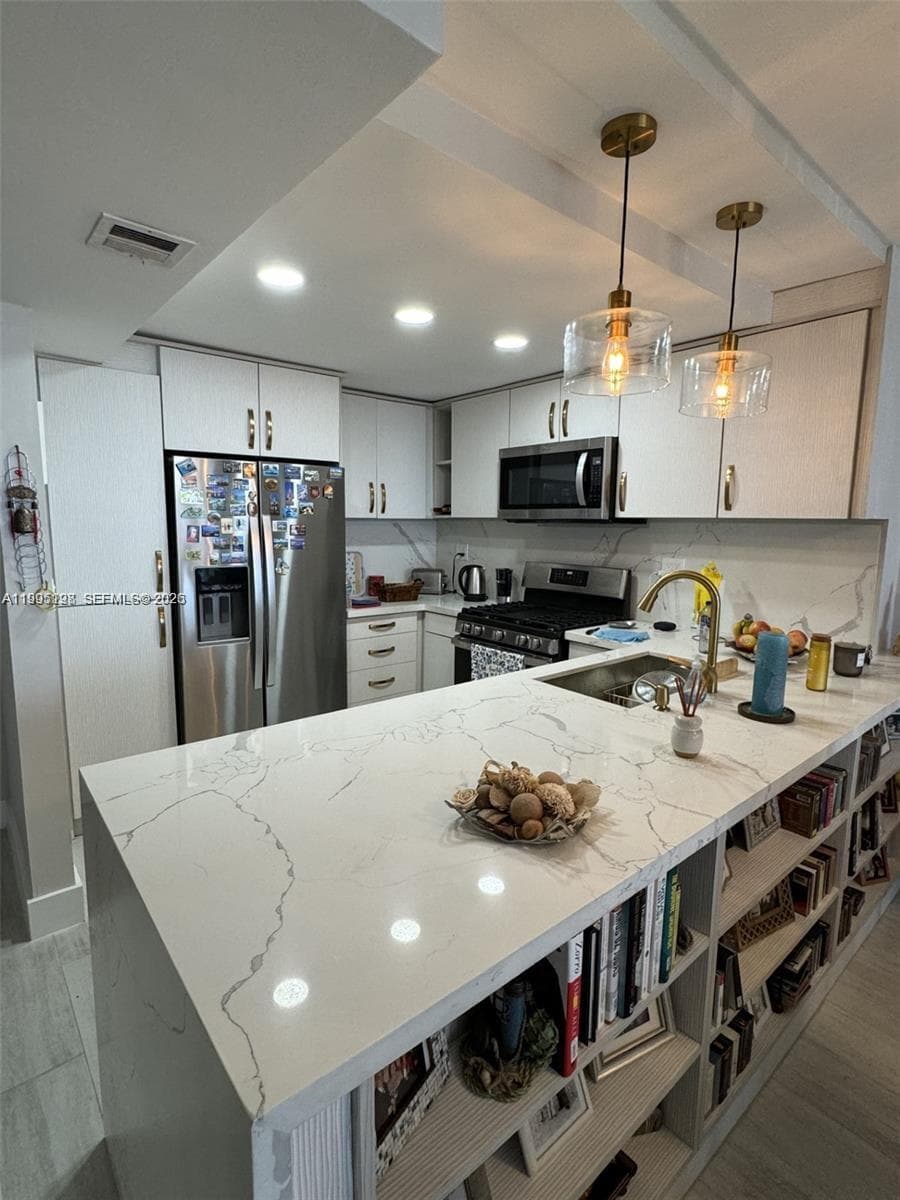 PARKER PLAZA CONDO ESTATE · #815 in Hallandale Beach - Photo 2