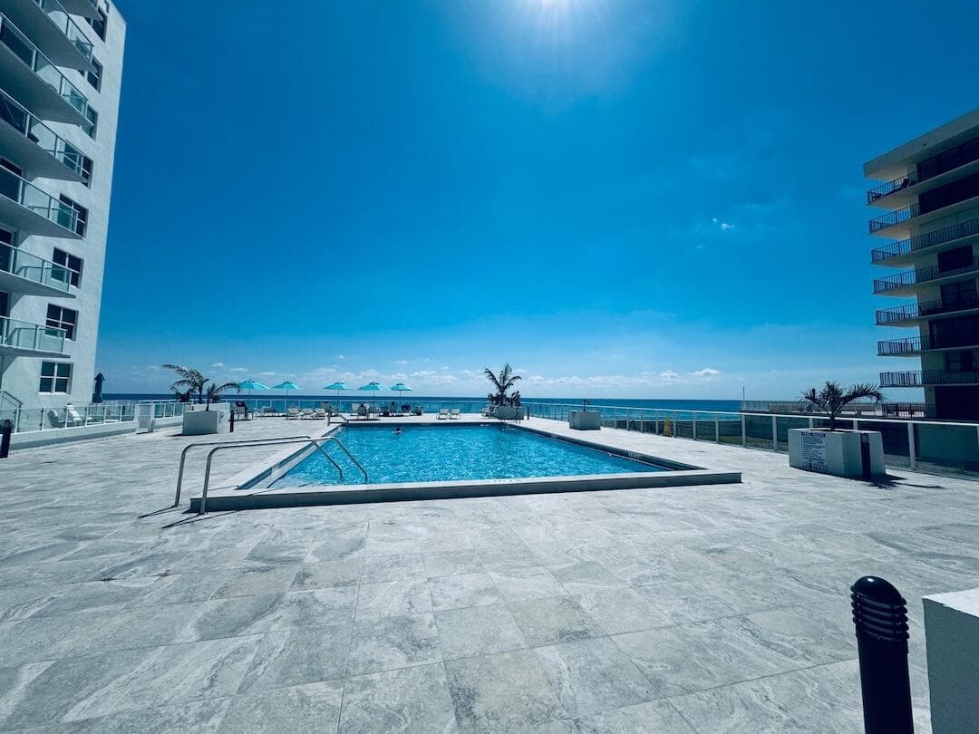 Pool OceanView