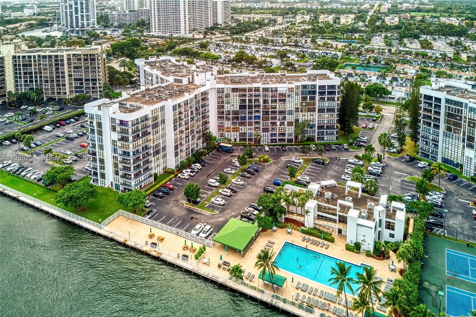 OCEANVIEW PARK CONDO · #901 in Hallandale Beach - Photo 61