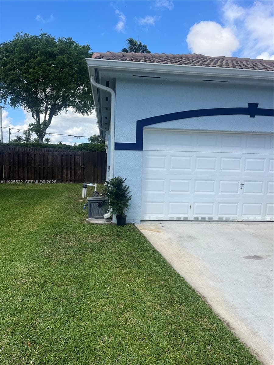 750 SE 28th Ln photo 21