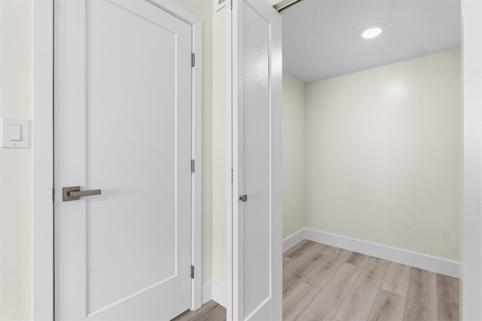 PRIMARY BEDROOM WITH ENSUITE