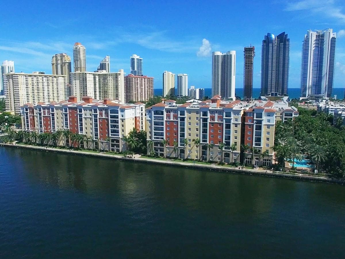 Porto Bellagio · #1717 in Sunny Isles Beach - Photo 25