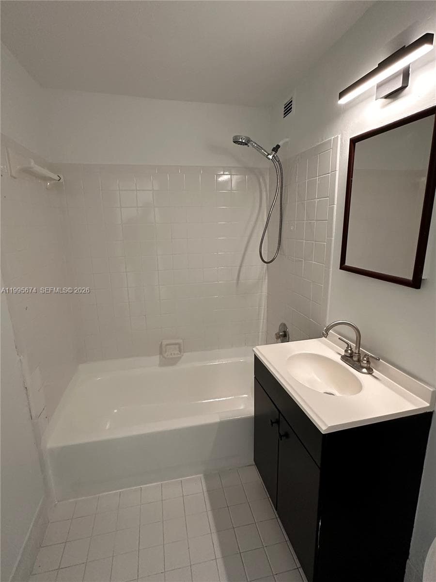BAY PARK TOWERS CONDO · #618 in Miami - Photo 6