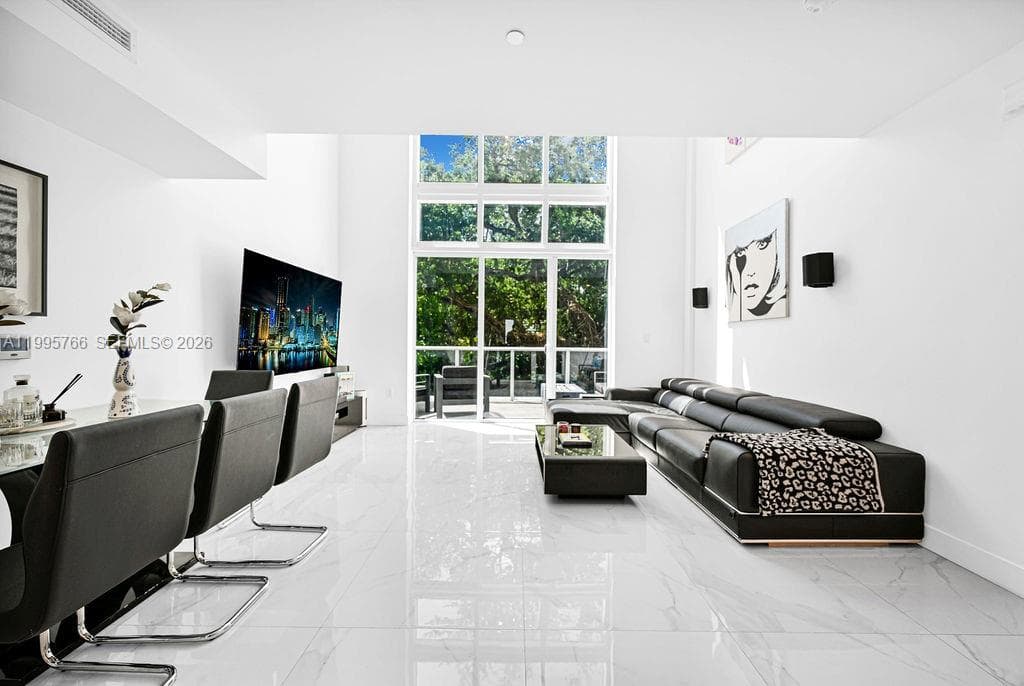 ONE BAY CONDO · #205 in Miami - Photo 6