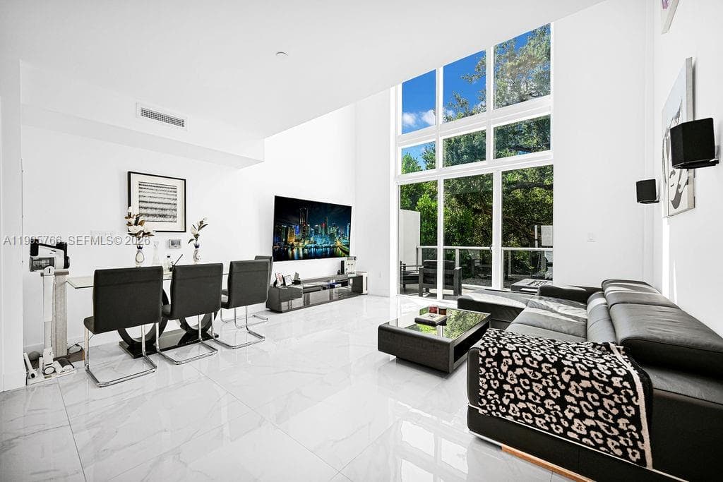 ONE BAY CONDO · #205 in Miami - Photo 5