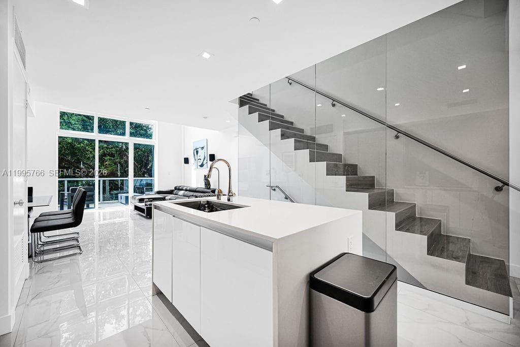 ONE BAY CONDO · #205 in Miami - Photo 4