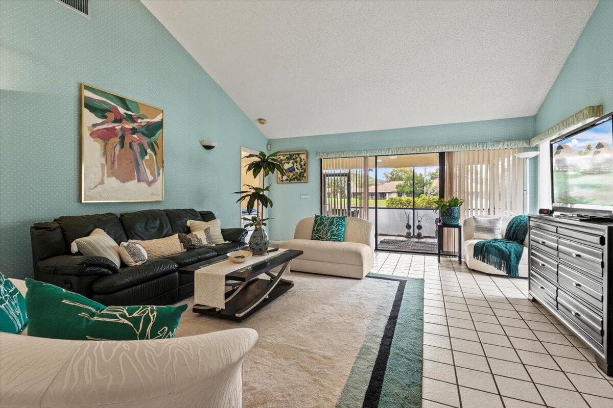 LIVING ROOM NO8-B