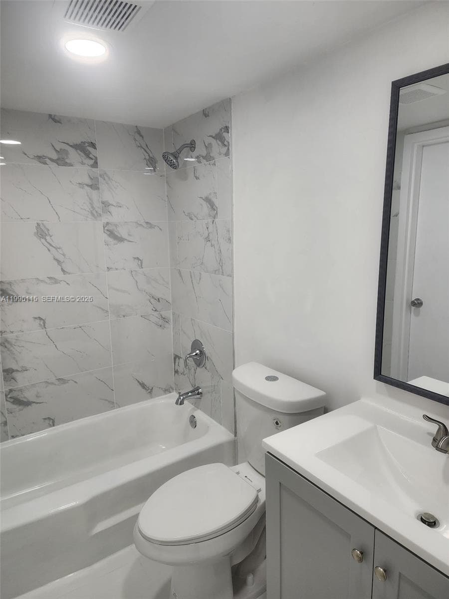 ISLA DEL MAR CONDO · #415 in Miami - Photo 9