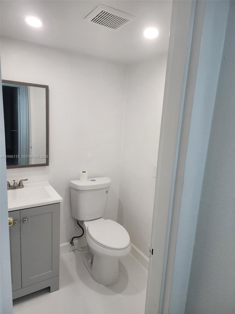 ISLA DEL MAR CONDO · #415 in Miami - Photo 11