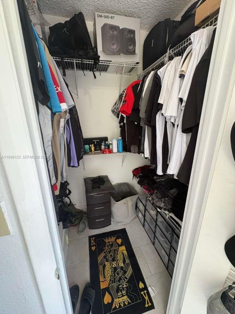 Guest walking closet