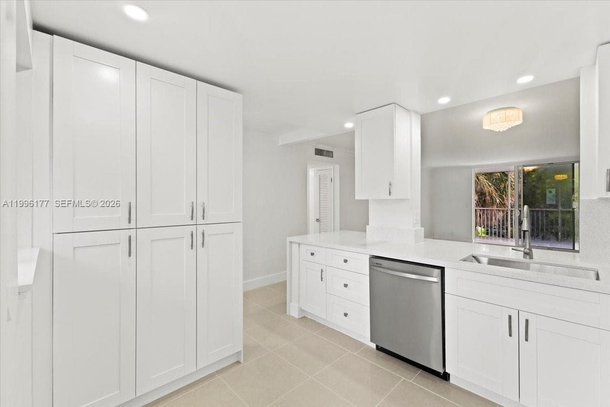 MEADOWBROOK TOWERS CONDO · #201 in Hallandale Beach - Photo 2