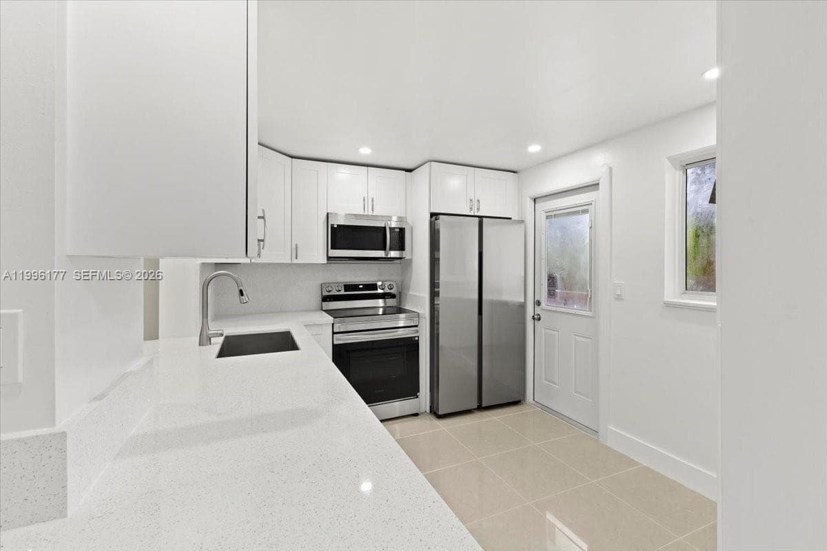 MEADOWBROOK TOWERS CONDO · #201 in Hallandale Beach - Photo 5