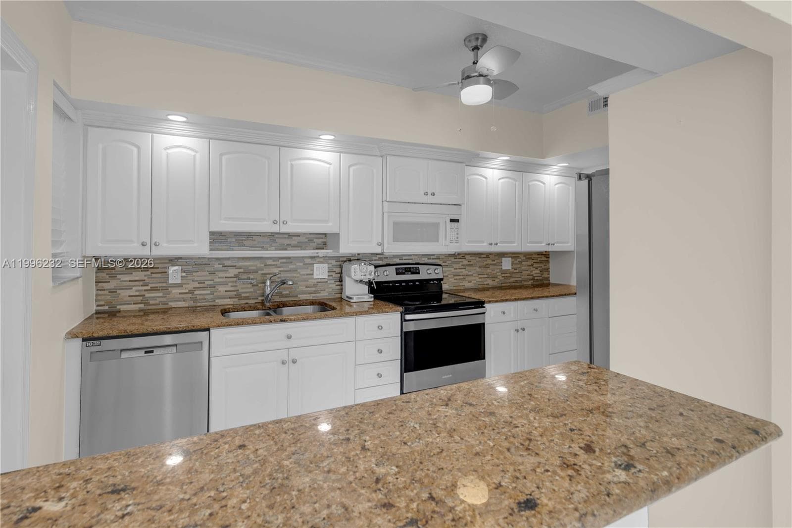 Woodlake · #210 in Hallandale Beach - Photo 7