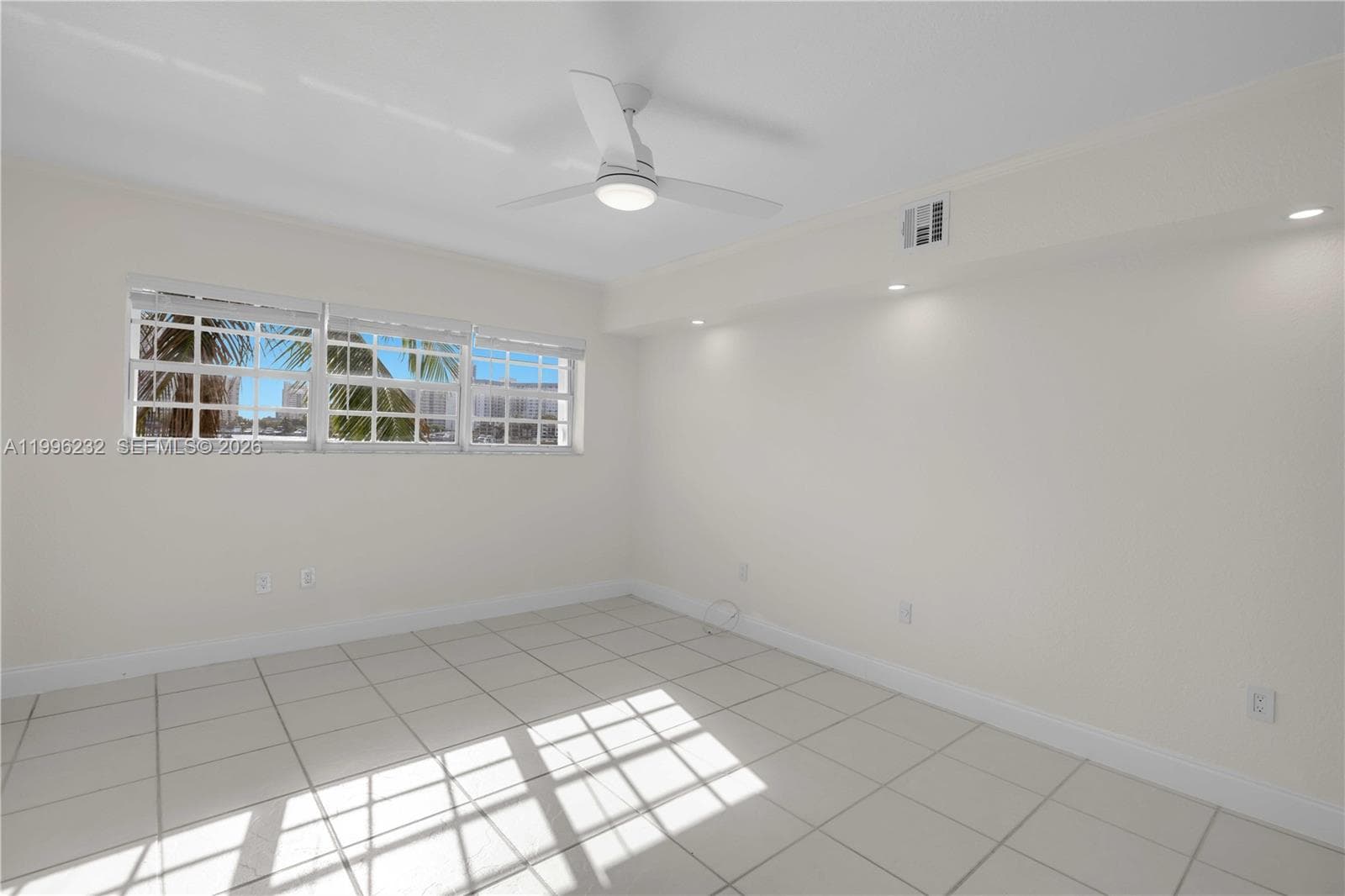 Woodlake · #210 in Hallandale Beach - Photo 8