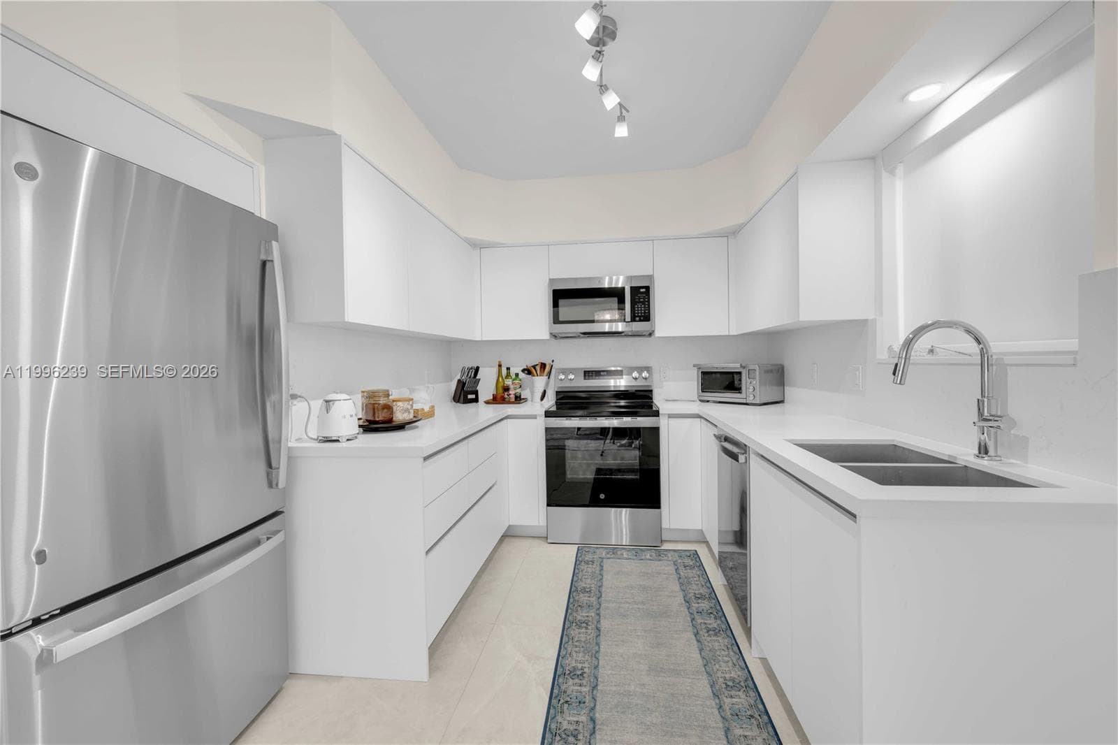 Woodlake · #211 in Hallandale Beach - Photo 9