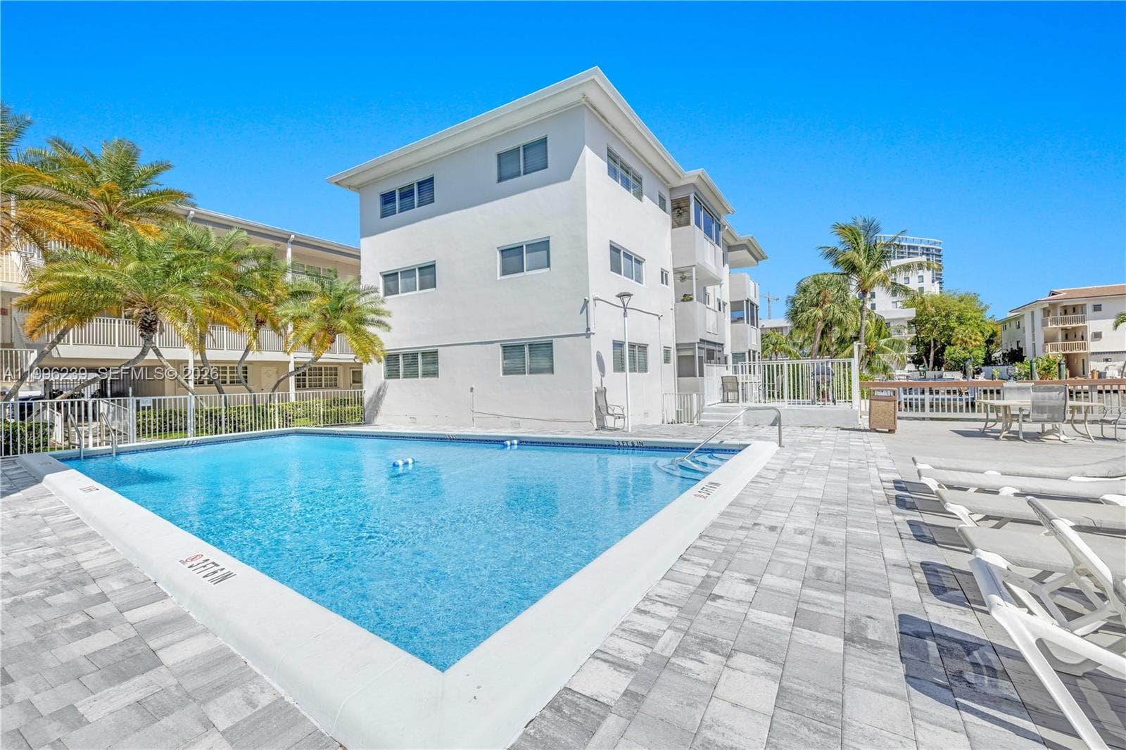 Woodlake · #211 in Hallandale Beach - Photo 29