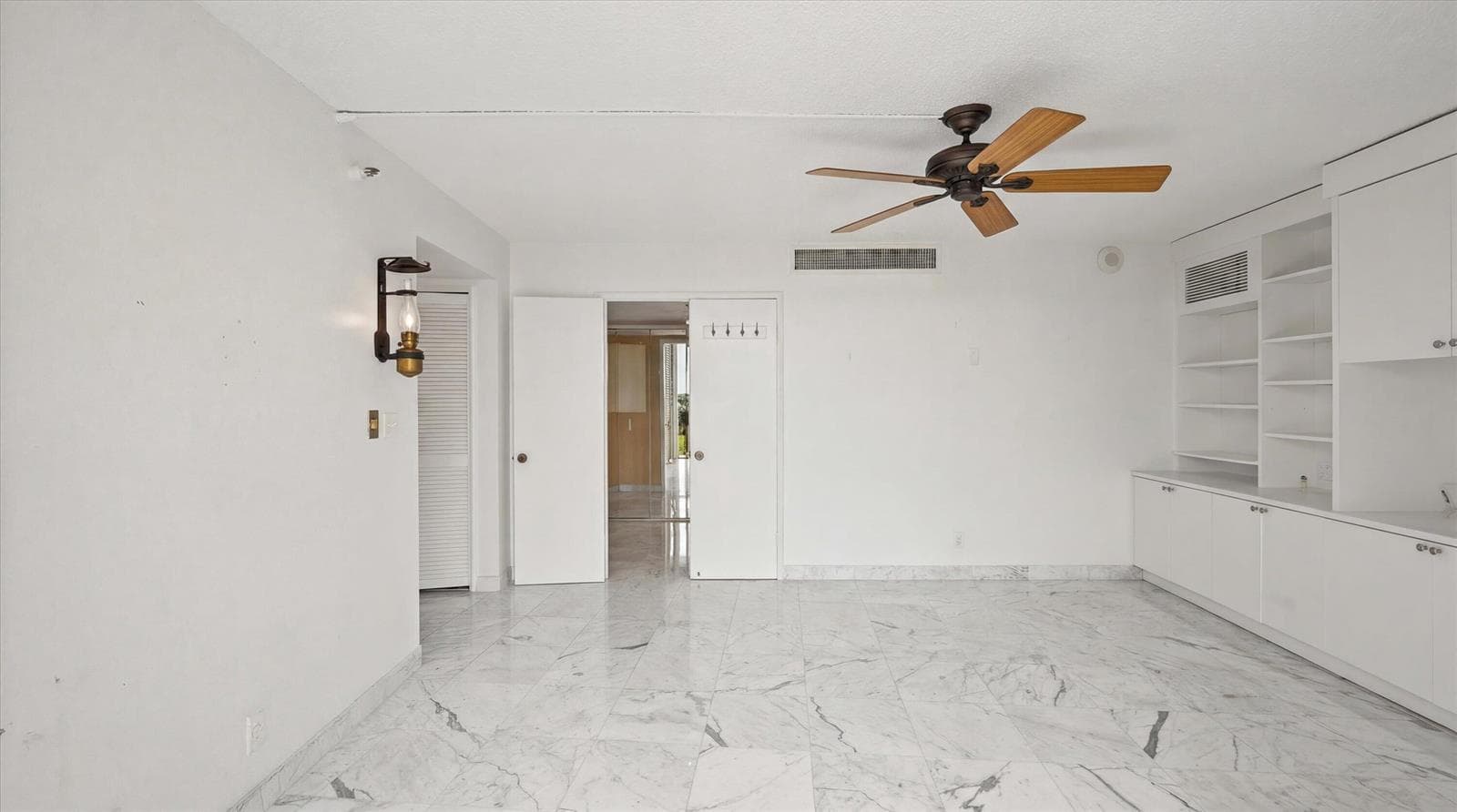 26-2480 Presidential Way 704